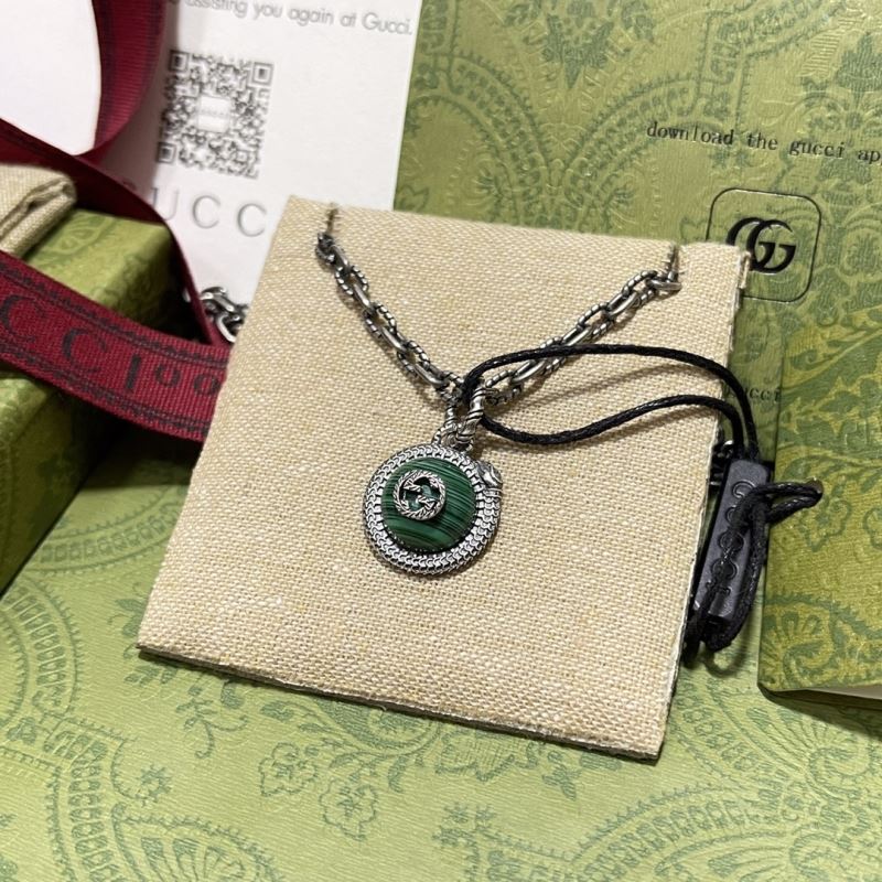 G*u*i necklaces